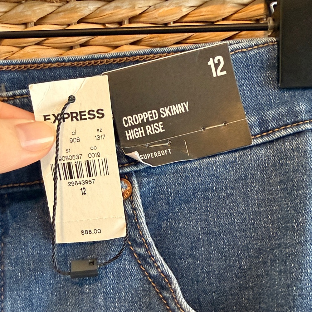 NWT Express High-Rise Cropped Skinny Raw Hem Supersoft Jeans, 12 - Picture 4 of 9